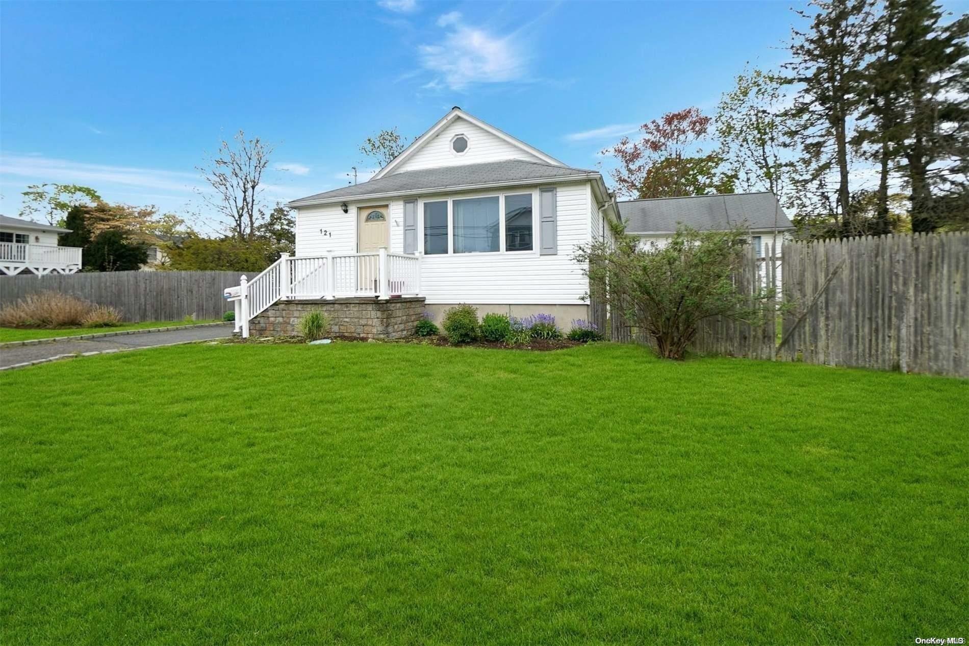 Property Photo: 121 Jaycox Avenue NY 11751