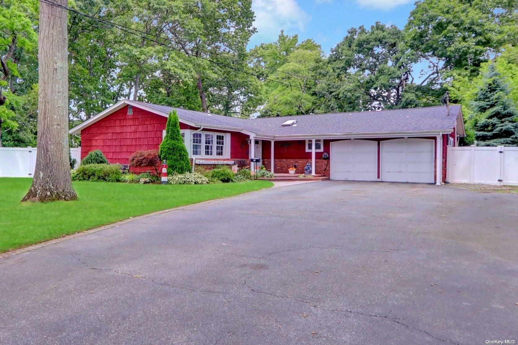 Property Photo:  41 Cutter Place  NY 11704 