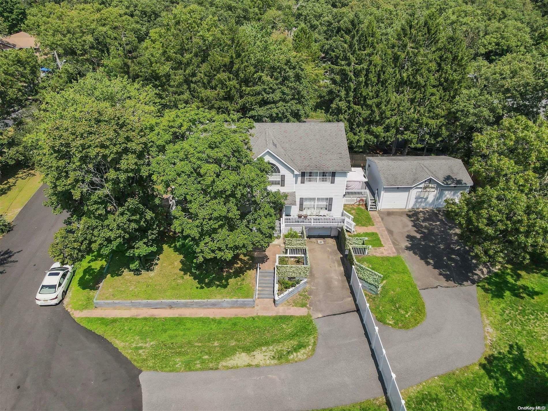 Property Photo:  275 Helme Avenue  NY 11764 