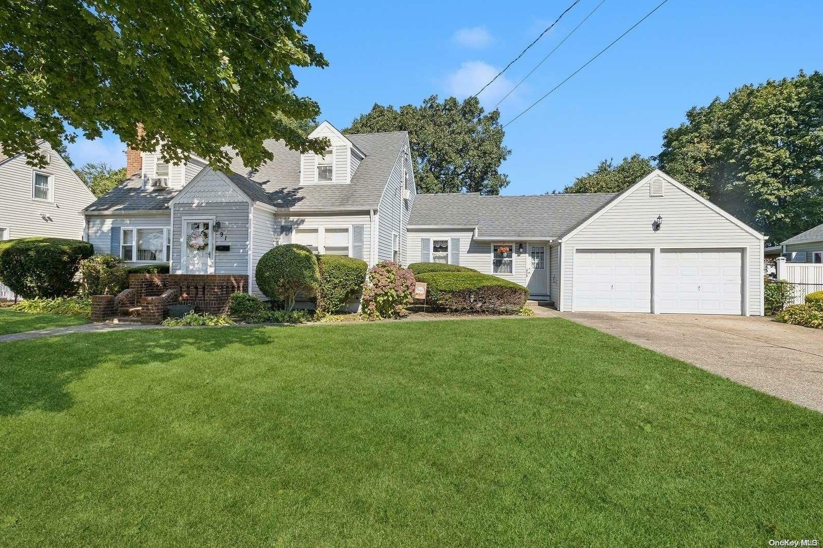 Property Photo:  91 Laurel Road  NY 11757 