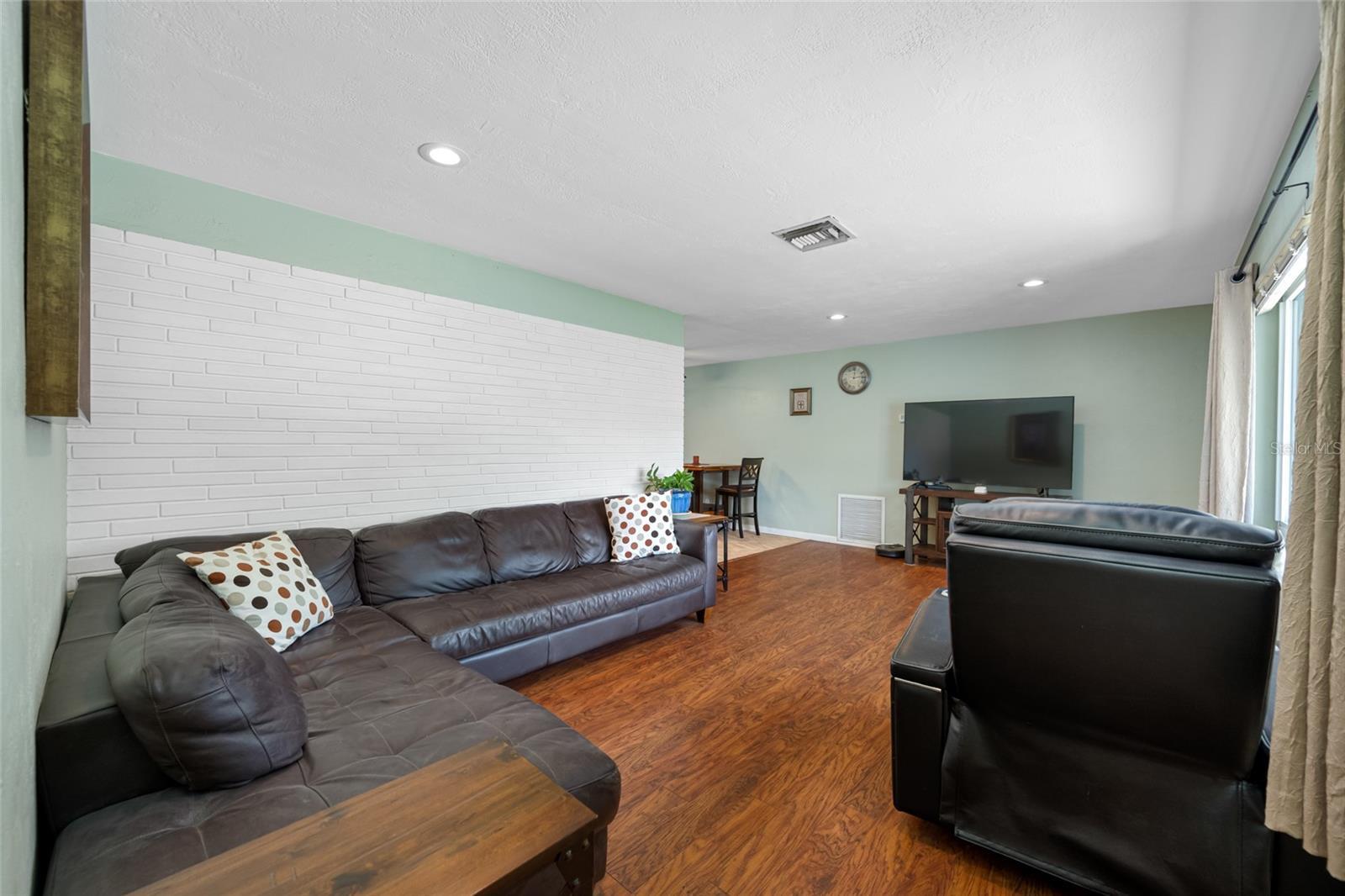 Property Photo: 1900 60th Way N FL 33710