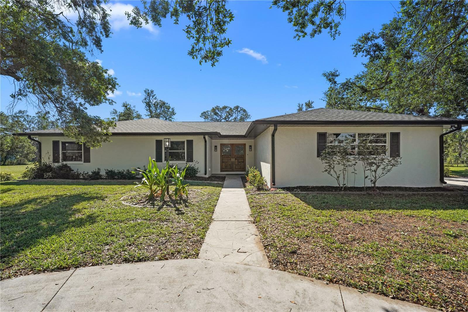 Property Photo:  1541 Mackintosh Boulevard  FL 34275 