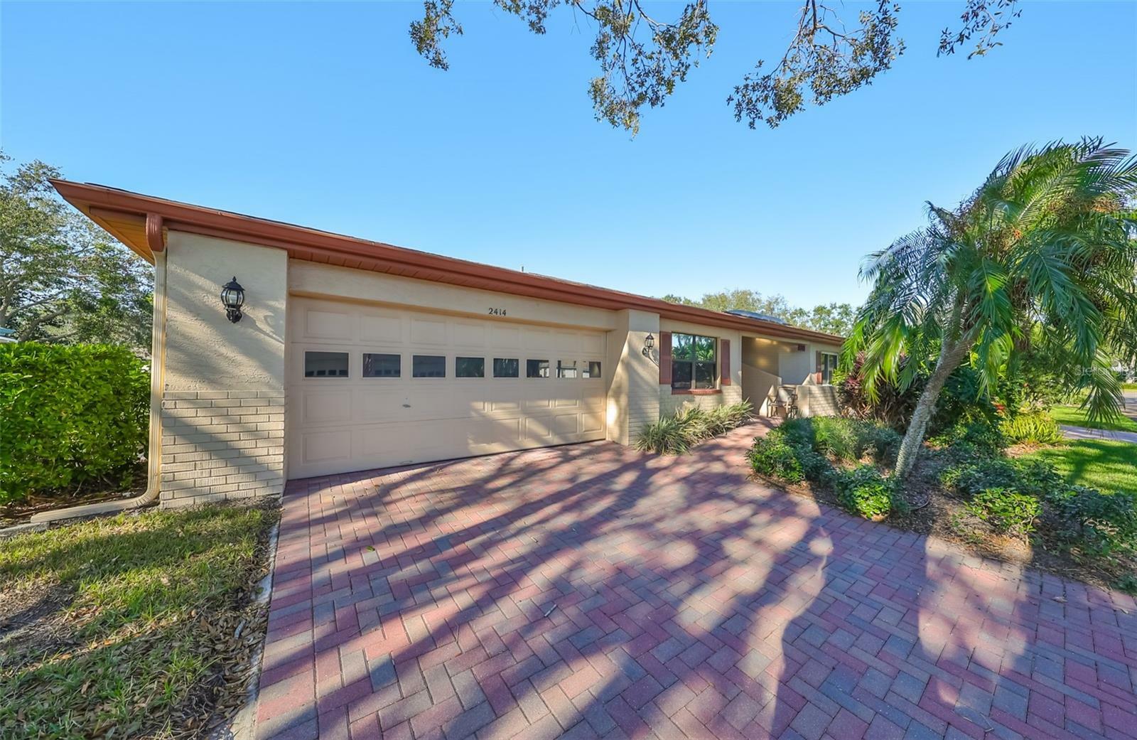 Property Photo:  2414 Locksley Street  FL 33573 