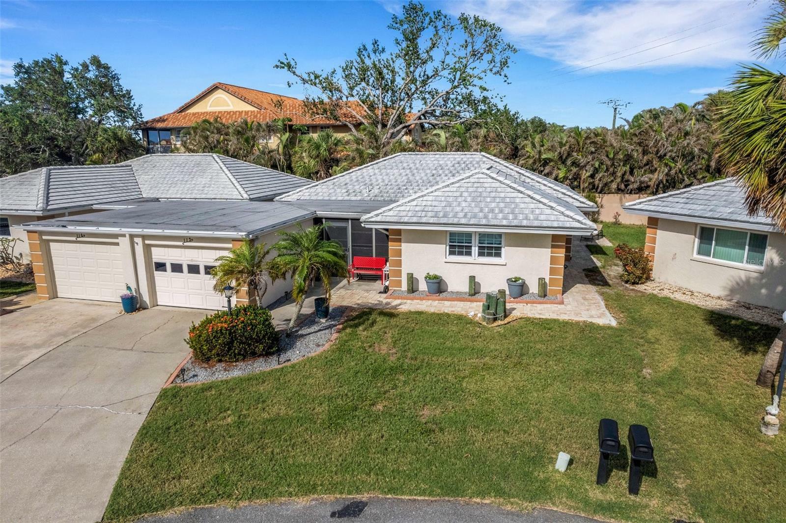 Property Photo:  115 Villa Drive 115  FL 34229 