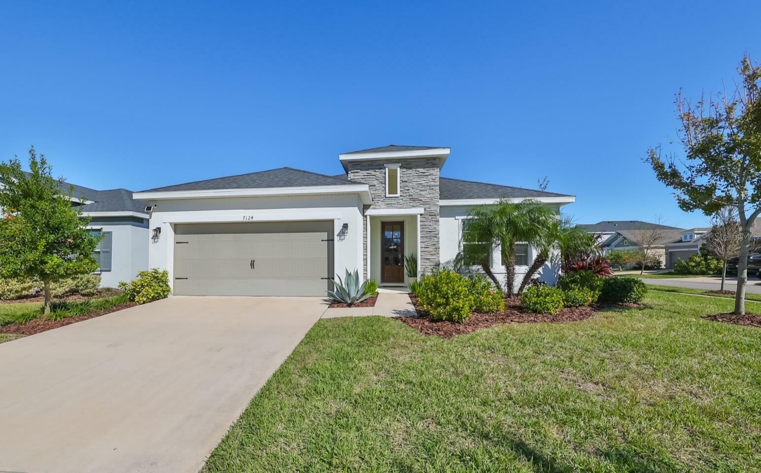 Property Photo: 7124 Estero Court FL 33572