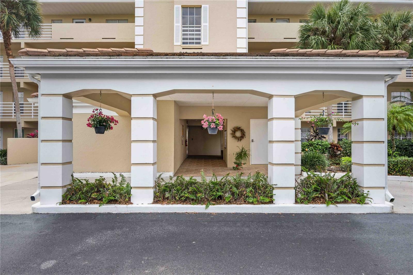 Property Photo:  818 Wexford Boulevard 818  FL 34293 