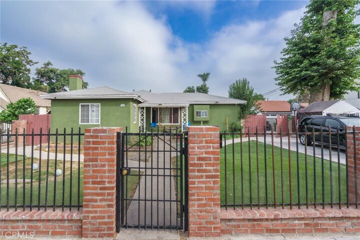 Property Photo:  1007 E Kay Street  CA 90221 