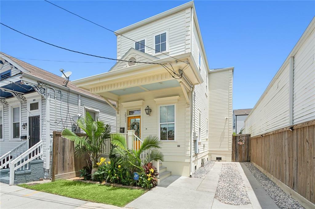 Property Photo:  2911 Conti Street  LA 70119 