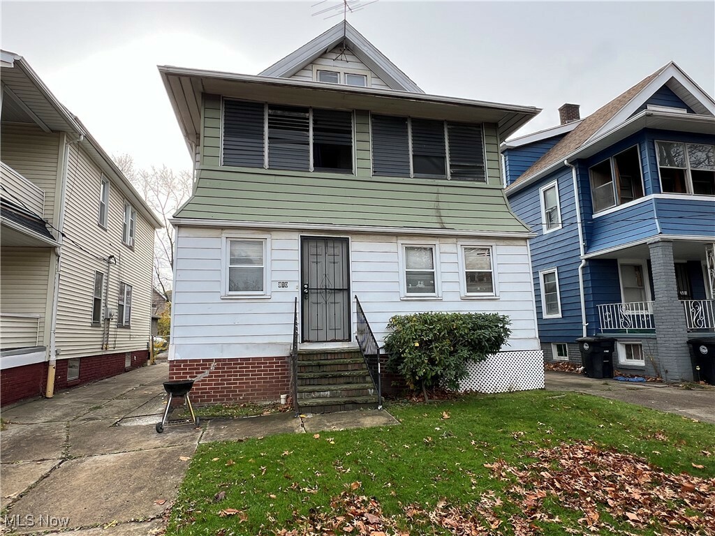Property Photo: 810 Wayside Road OH 44110