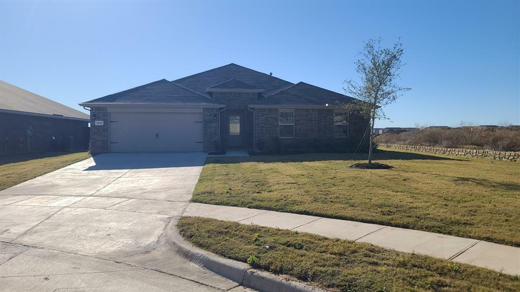 Property Photo:  1915 Heritage  TX 76033 