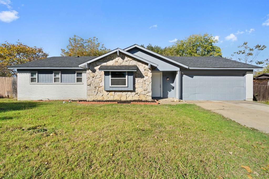 Property Photo:  515 Brynmawr Court  TX 76014 