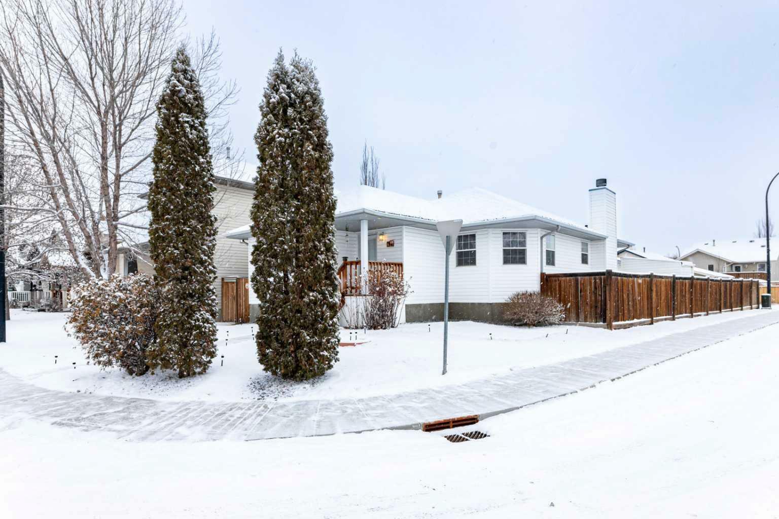 Property Photo:  625 Lancaster Drive  AB T4R 3N8 