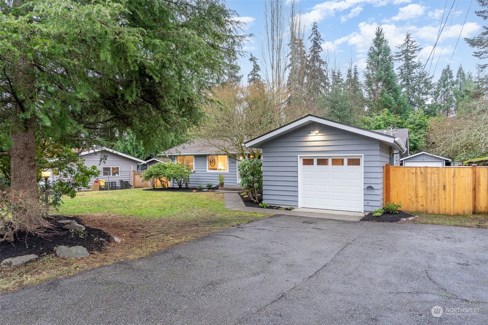 Property Photo:  5622 157th Place SW  WA 98026 