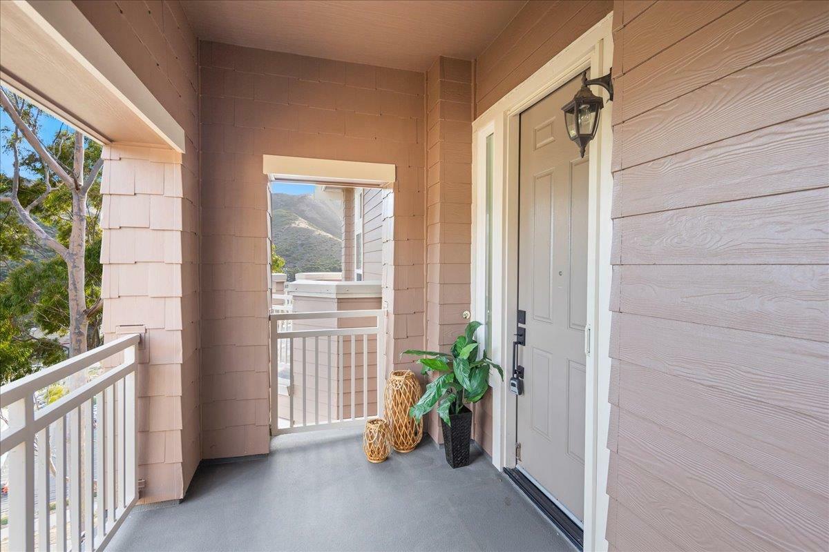 Property Photo:  122 Kestrel Court  CA 94005 