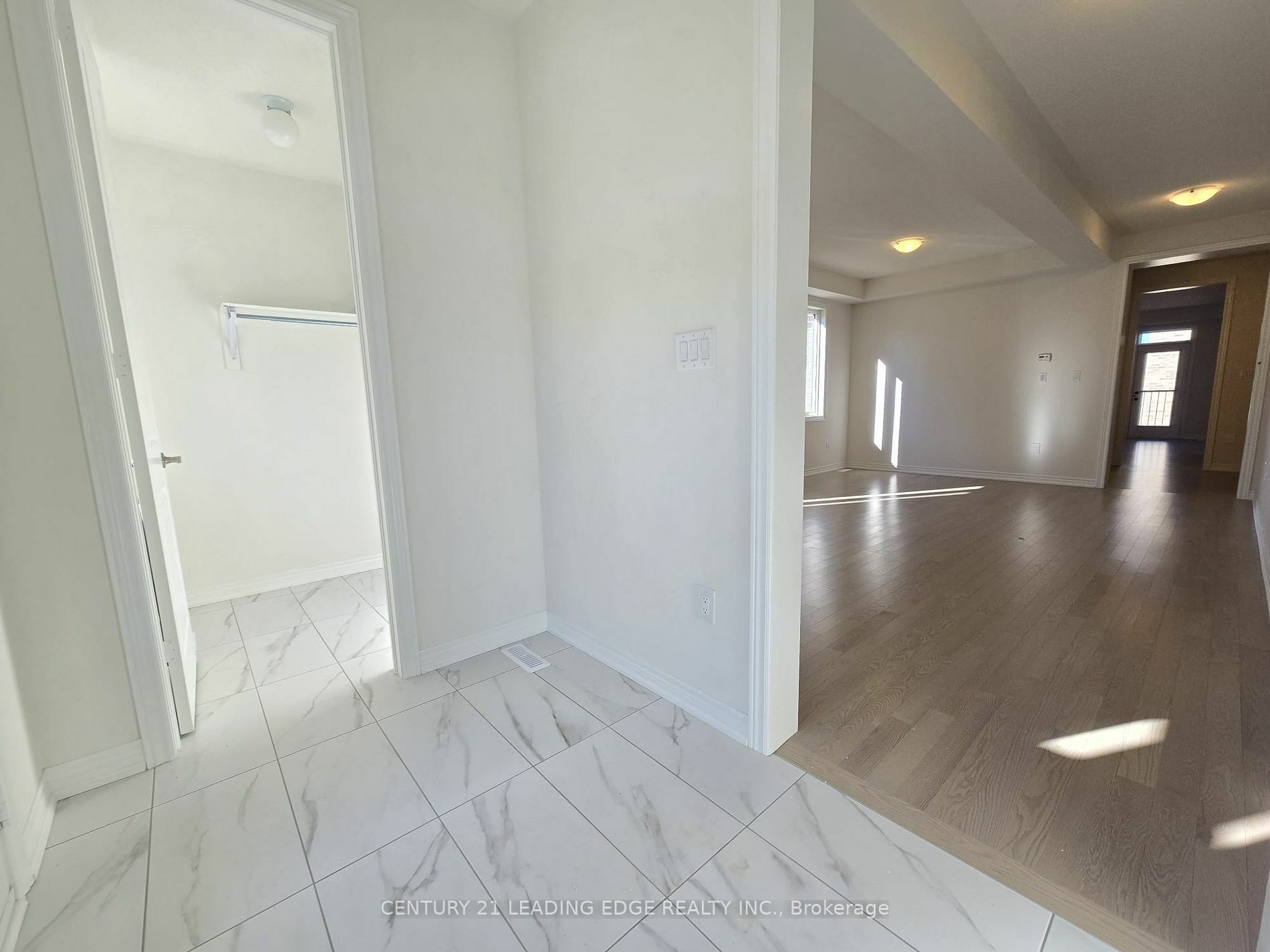 Property Photo:  1826 Irish Moss Sq  ON L1X 2R2 