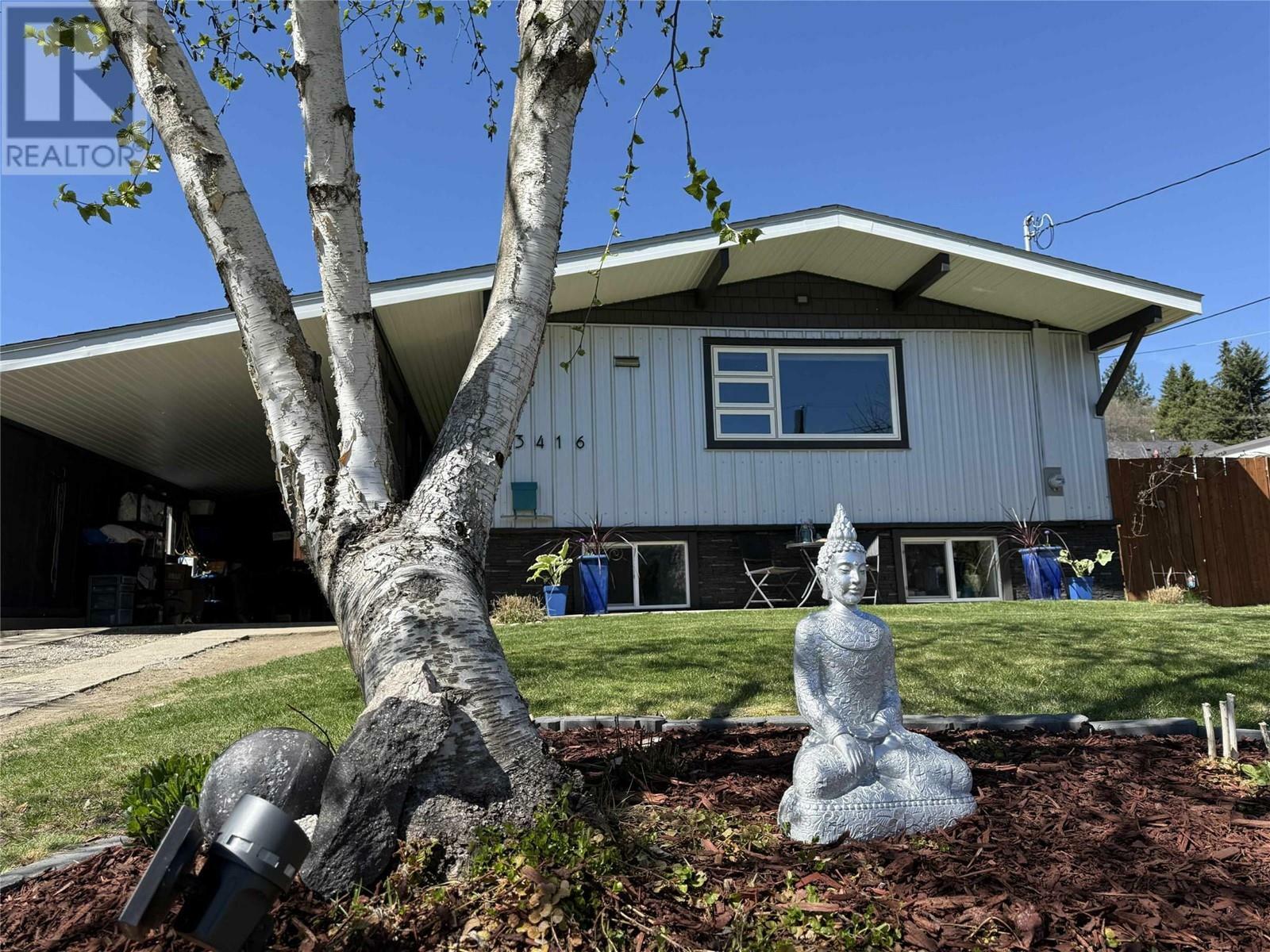 Photo de la propriété: 3416 8th Avenue BC V1N 2Y4