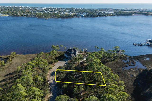 Property Photo: 1107 E Water Oak FL 32413