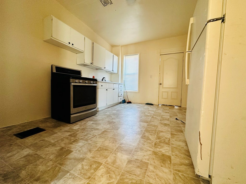 Property Photo:  800 Oak St  NY 14901 