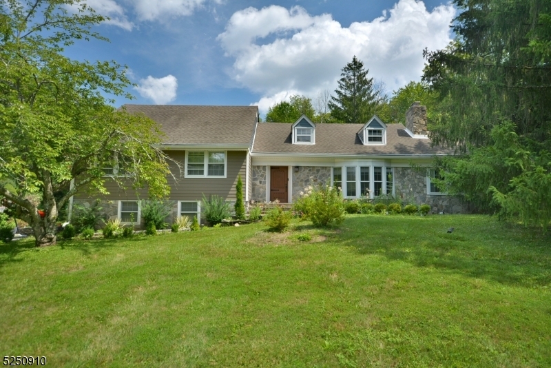 Property Photo:  4 Spring Ln  NJ 07059 