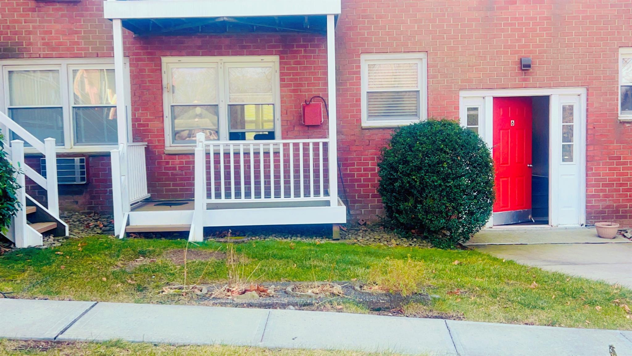Property Photo: 6 Sussex Court 206 NY 10901
