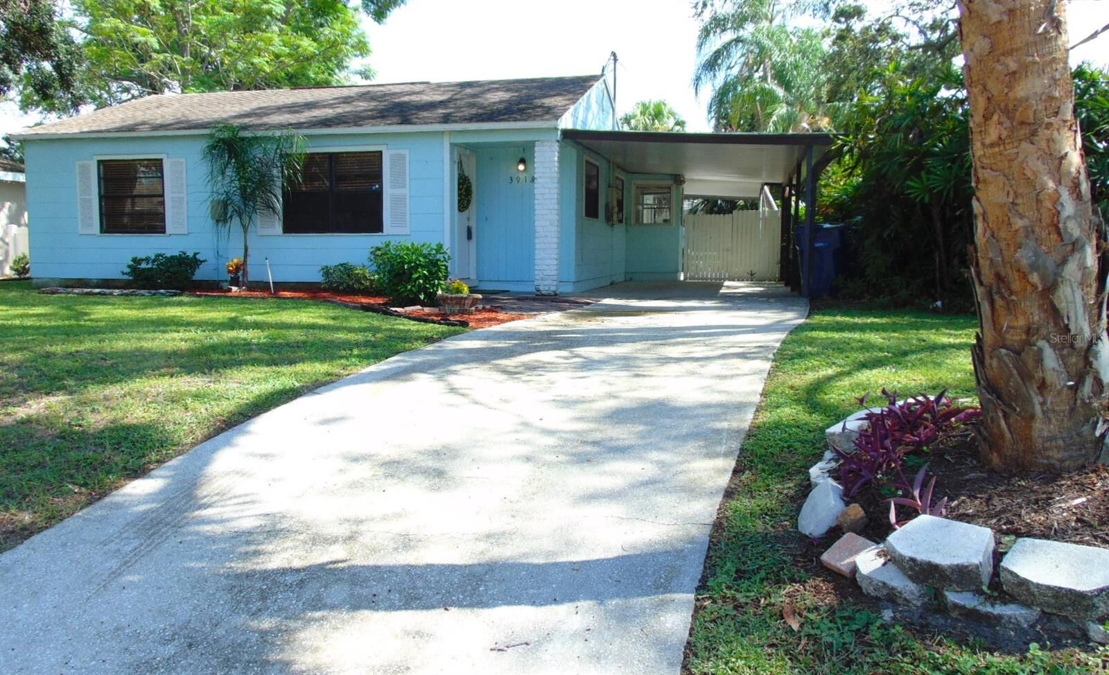 Property Photo: 3918 W Fig Street FL 33609