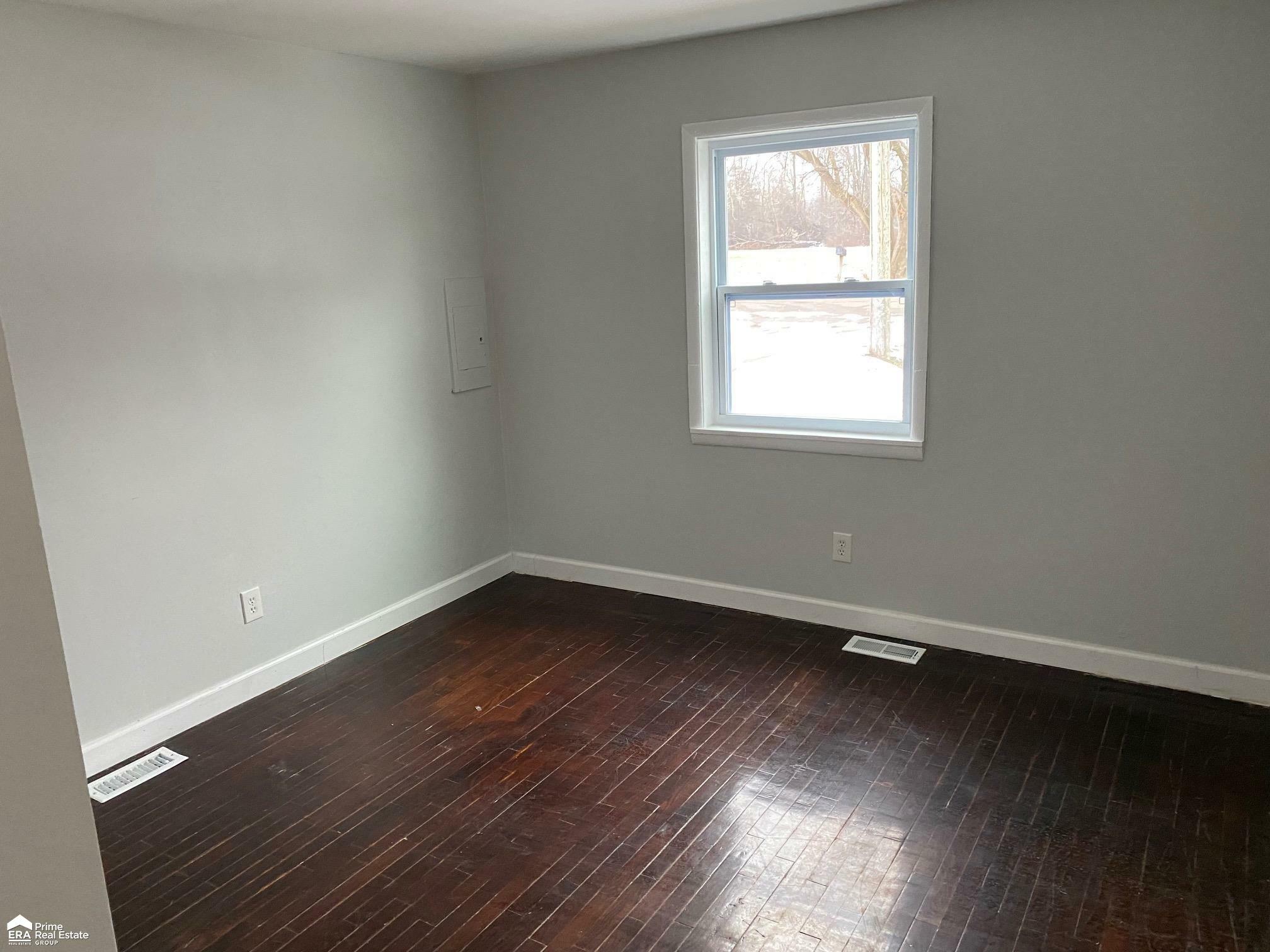 Property Photo:  1063 Dunkirk Avenue  MI 48458 