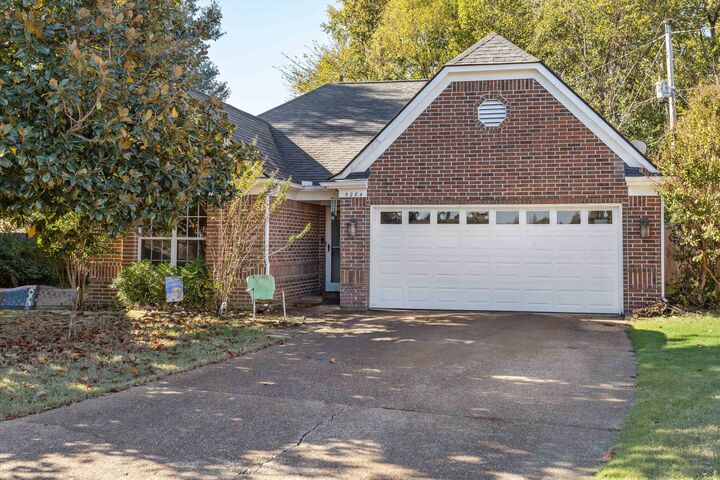 9284 Garden Woods Cv  Memphis TN 38016 photo