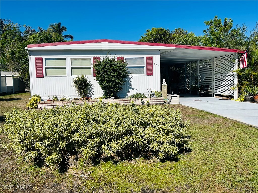 Property Photo:  857 Manatee Road  FL 34114 