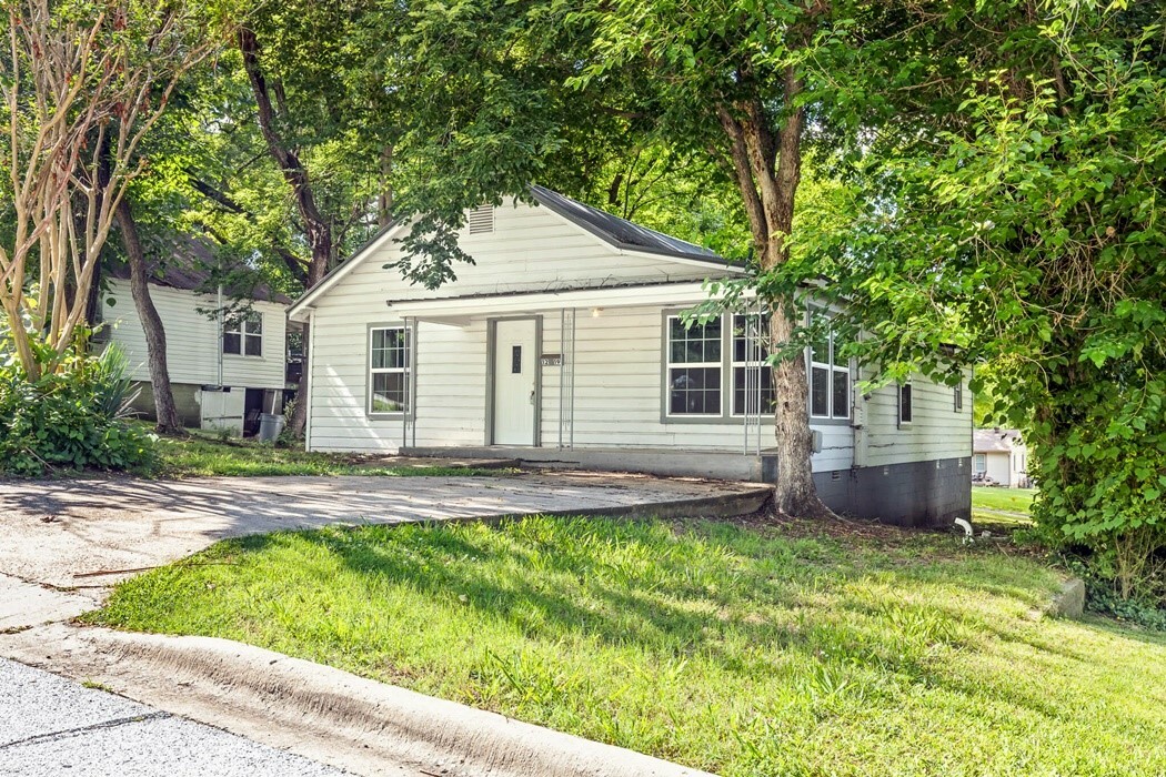 Property Photo:  1219 W Stephenson  AR 72601 