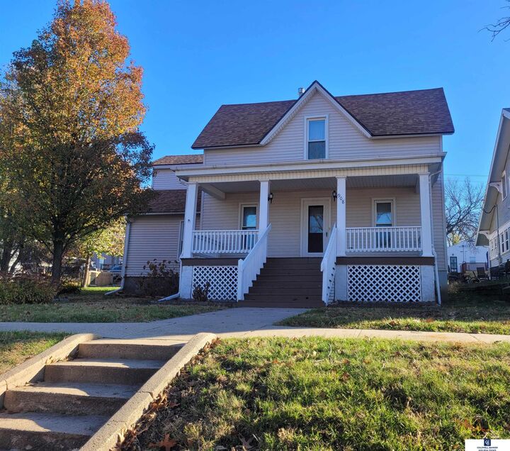 Property Photo:  908 N Iowa Avenue  NE 68467 