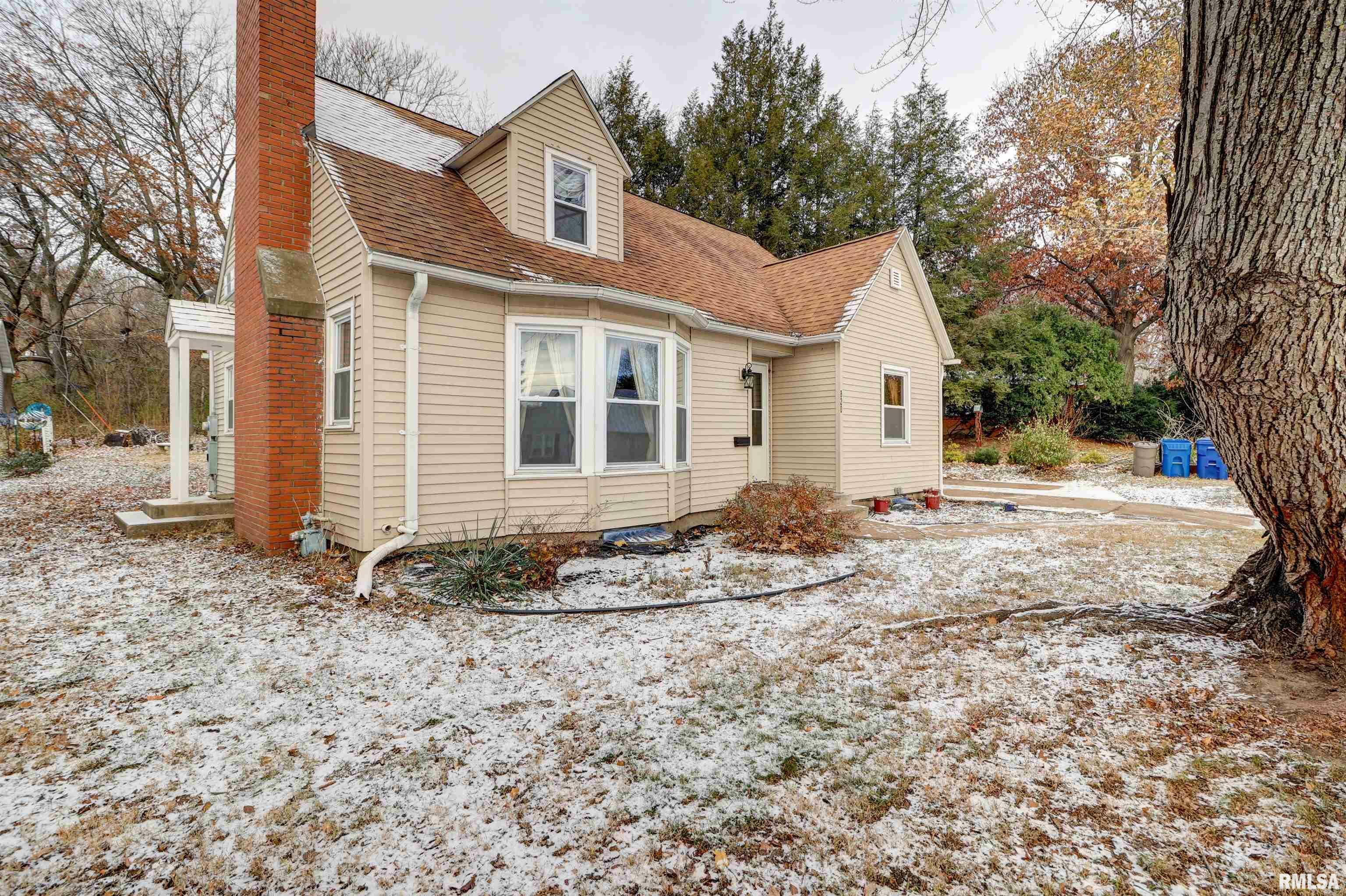 Property Photo:  820 N 4th Street  IA 53732 