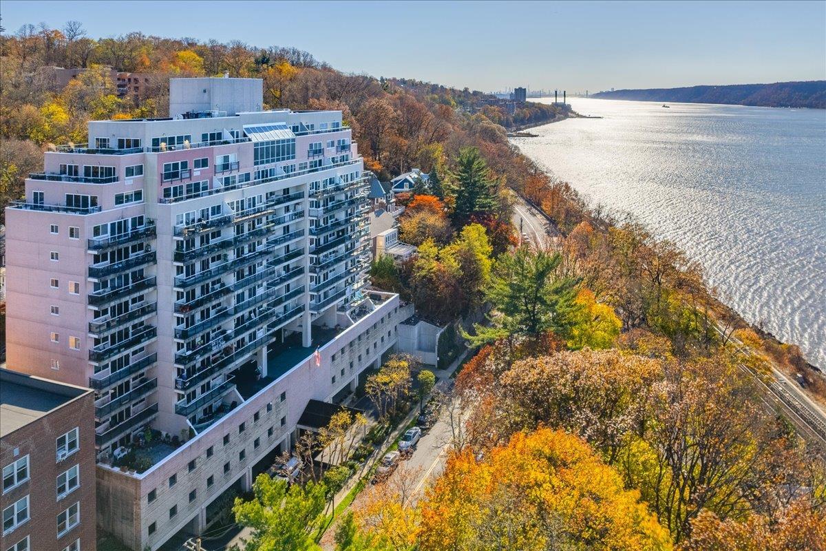 Property Photo: 1020 Warburton Avenue 10F NY 10701