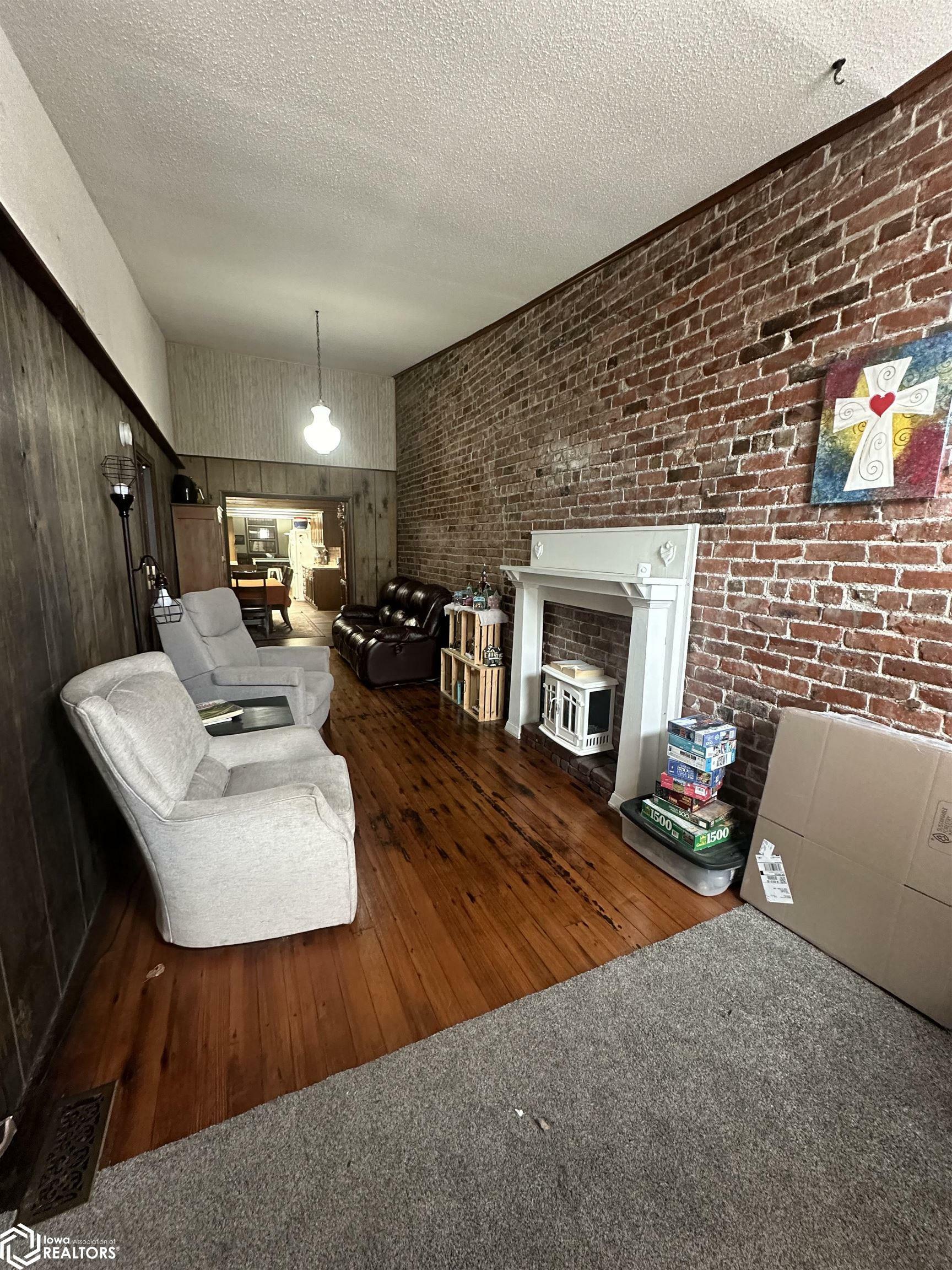 Property Photo:  15 N Clinton Street  IA 52531 