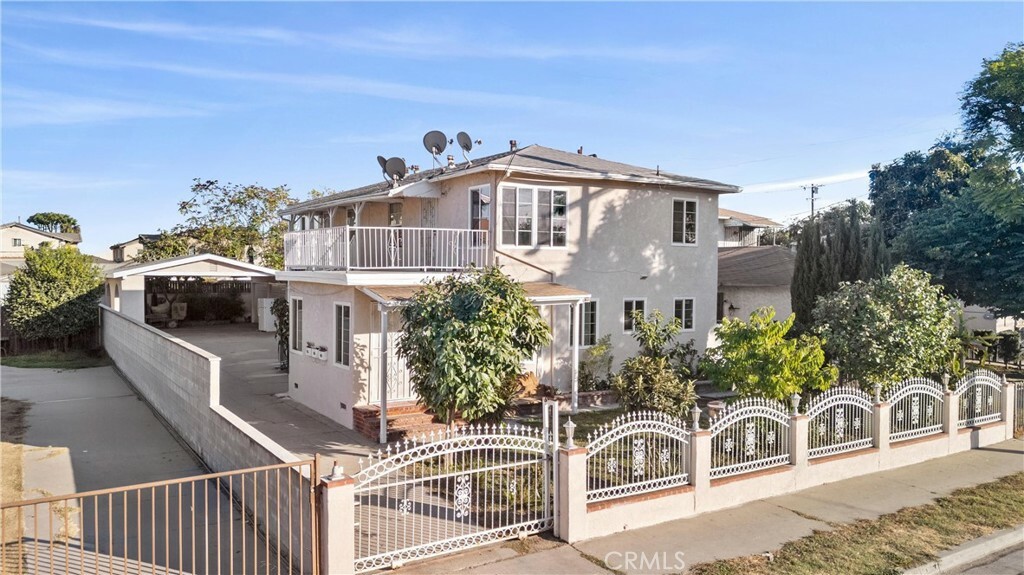 Property Photo:  510 S Tamarind Avenue A  CA 90220 