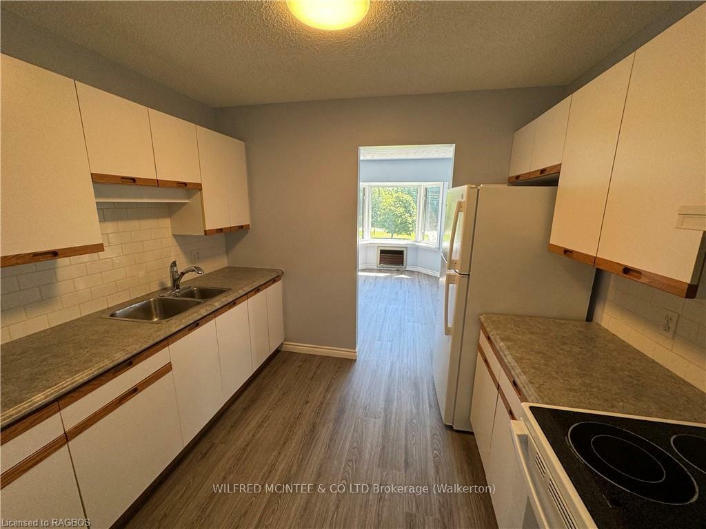 Property Photo: 125 Hinks Street 303 ON N0G 2V0