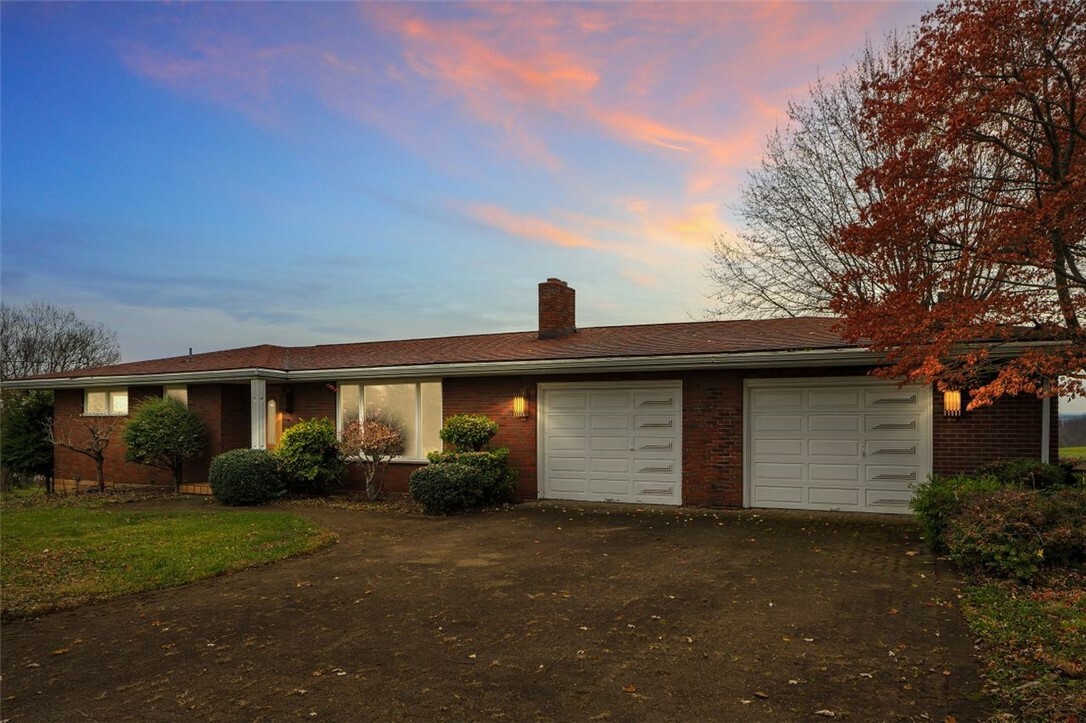 Property Photo:  920 Vernon Dr  PA 15012 