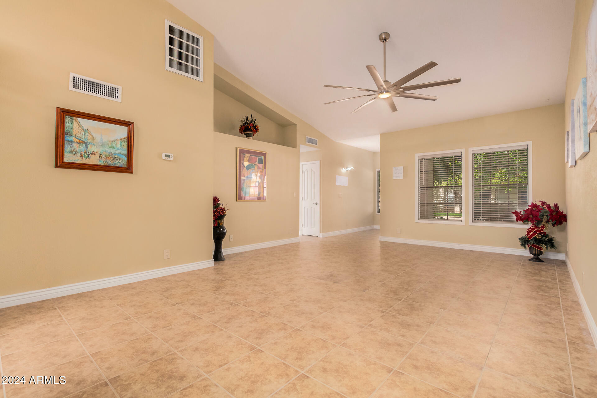 Property Photo:  861 E Vaughn Avenue  AZ 85234 