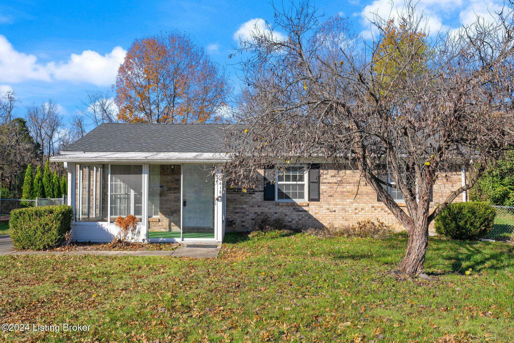 Property Photo:  6415 Riverdale Rd  KY 40272 