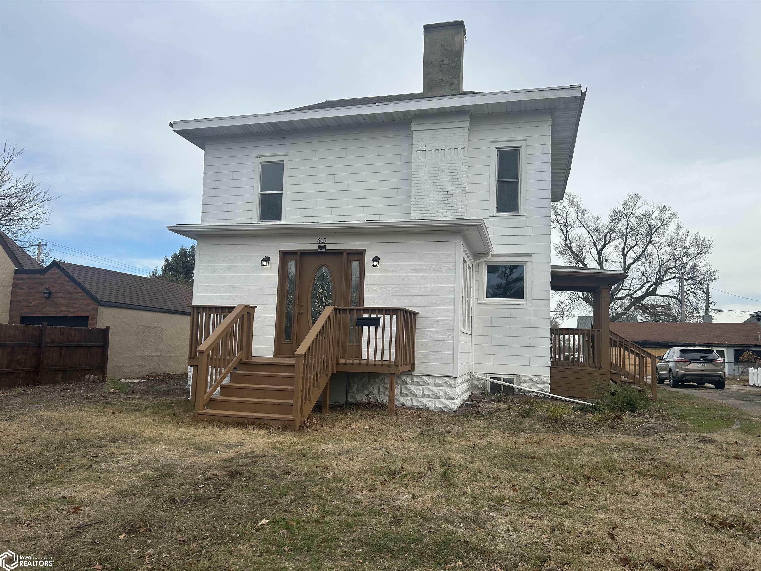 Property Photo:  609 N 2nd Avenue  IA 50158 