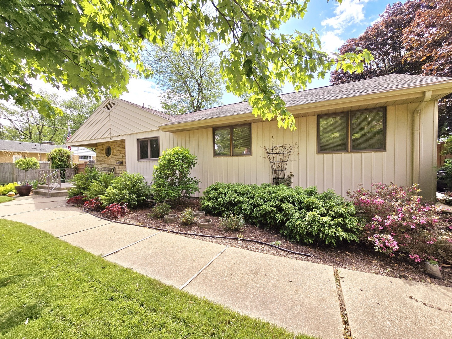 Property Photo:  15 Croydon Place  IL 60901 