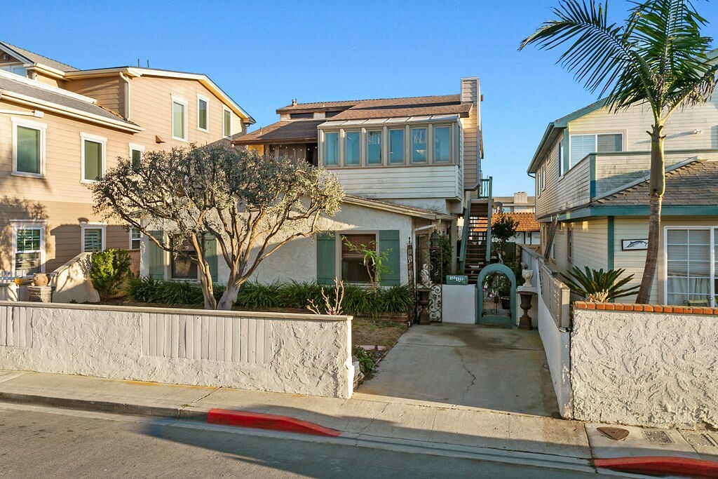 Property Photo: 122 1/2 47th Street 1/2 CA 92663