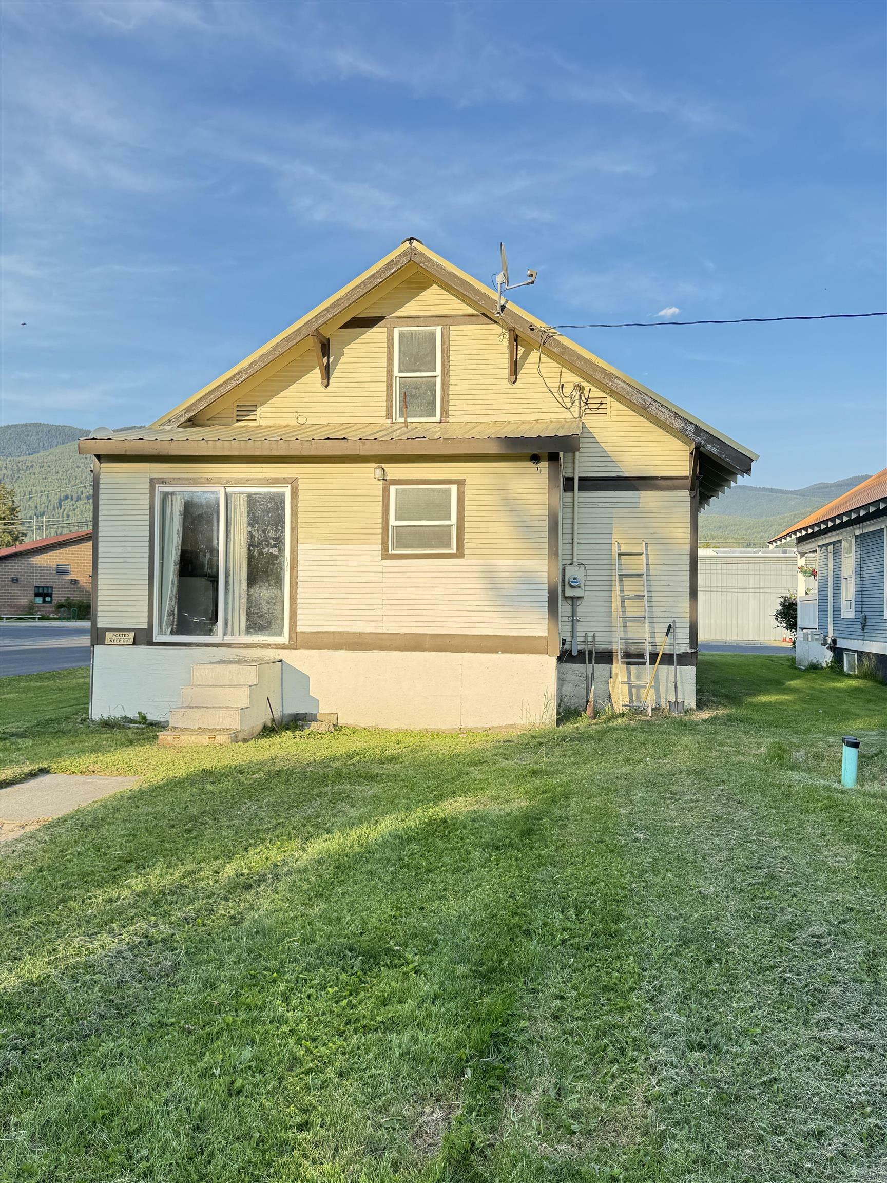 Property Photo:  202 S Central Ave  WA 99139 