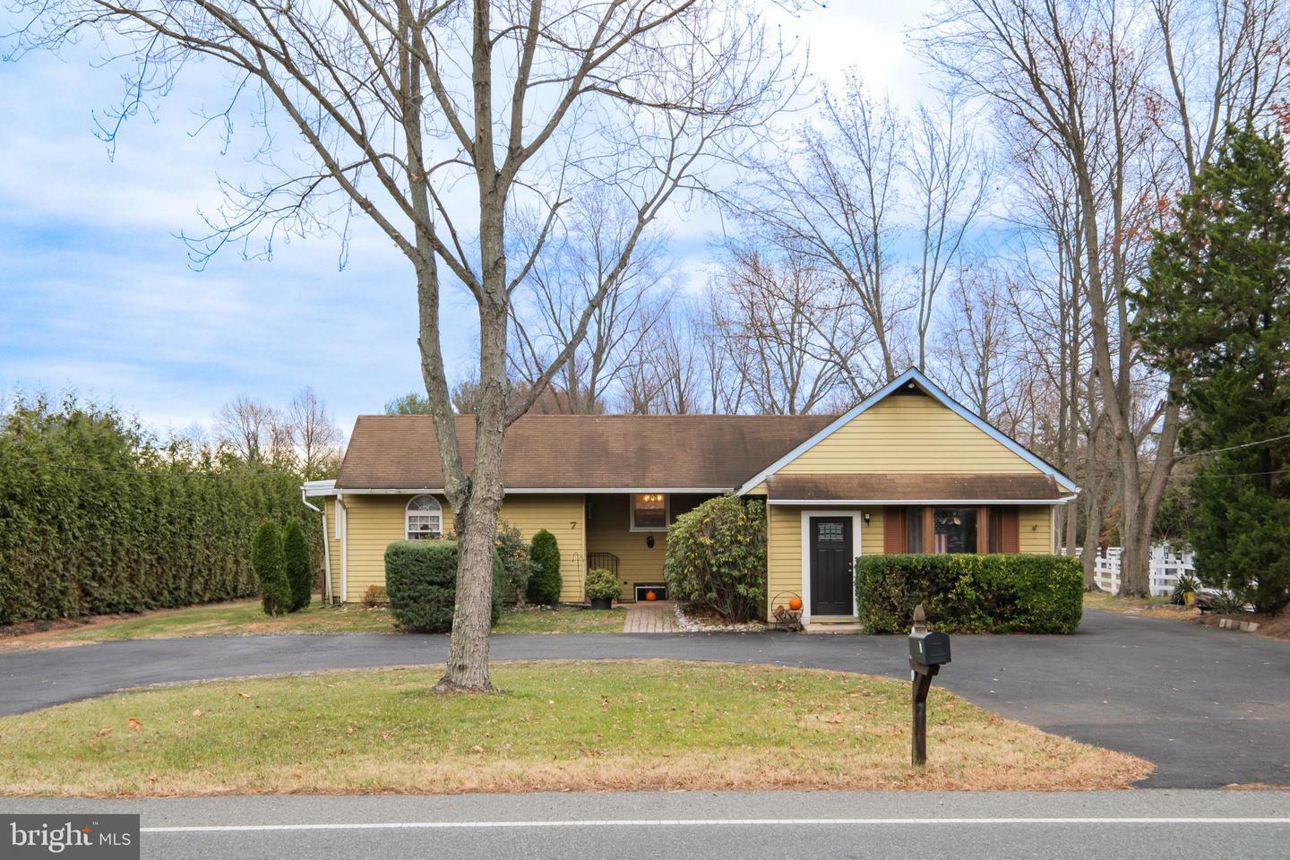 Property Photo:  7 Elmwood Road  NJ 08054 