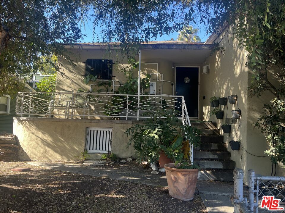 Property Photo:  417  S Cabrillo Ave  CA 90731 