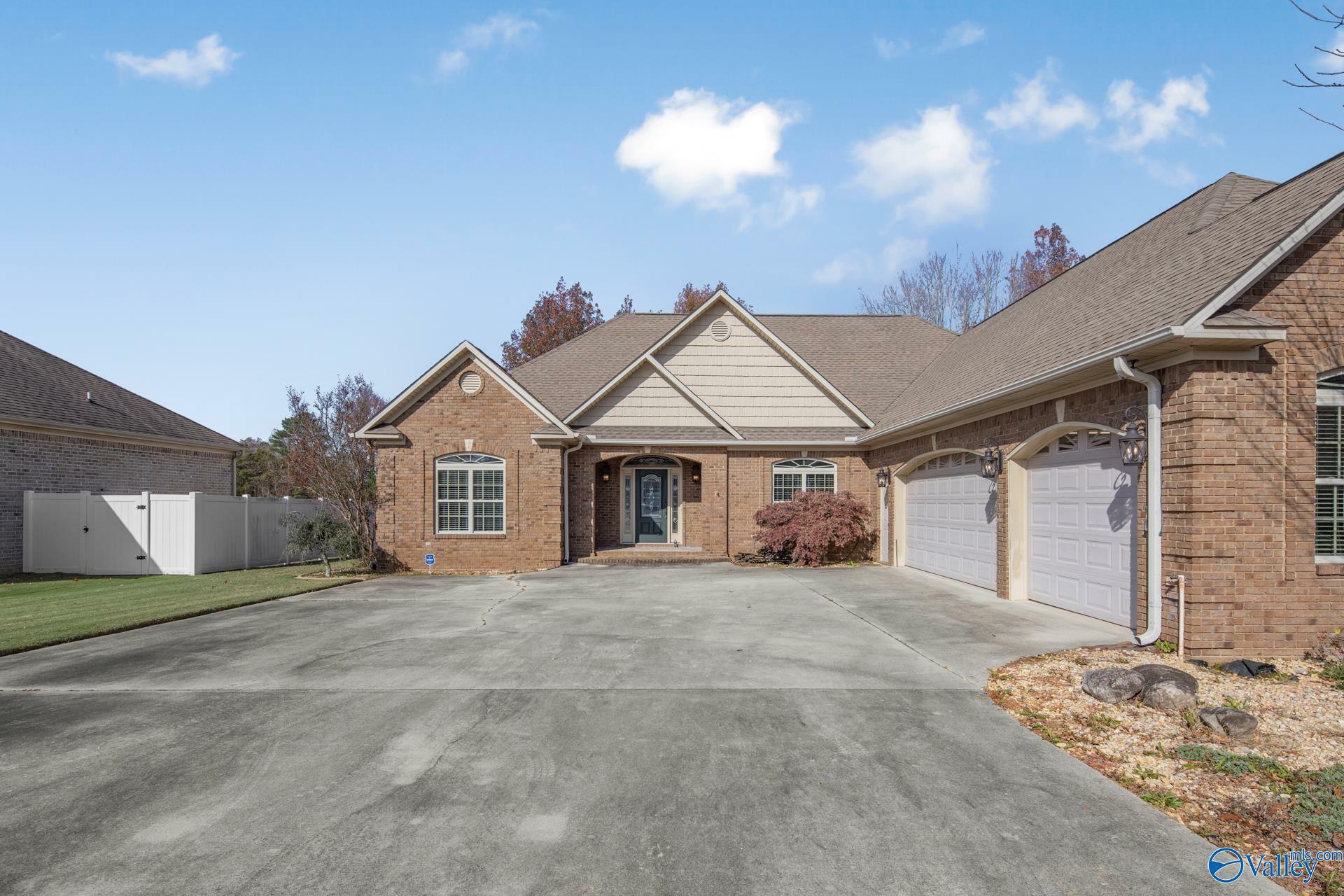 Property Photo:  250 Derby Drive  AL 35603 