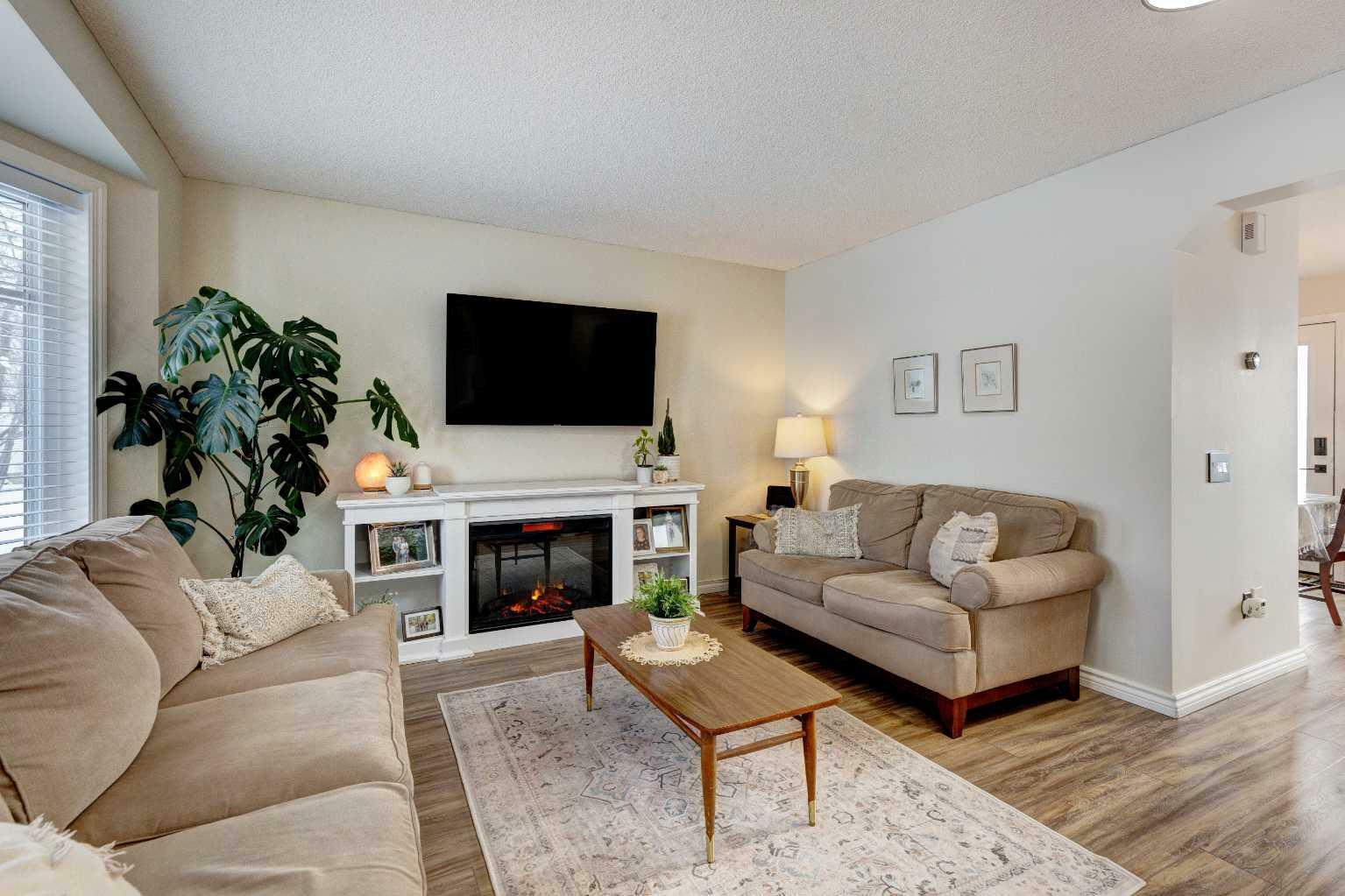 Property Photo:  311 Mt Lorette Place SE  AB T2Z 2L8 