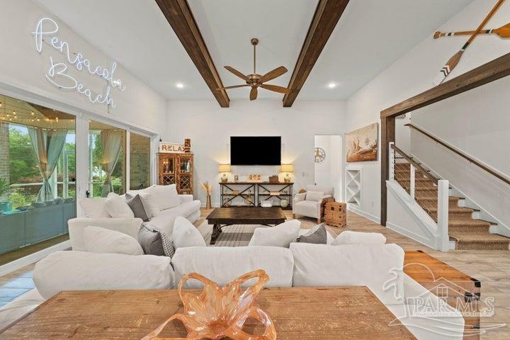 Property Photo: 1404 E Shores Blvd FL 32563