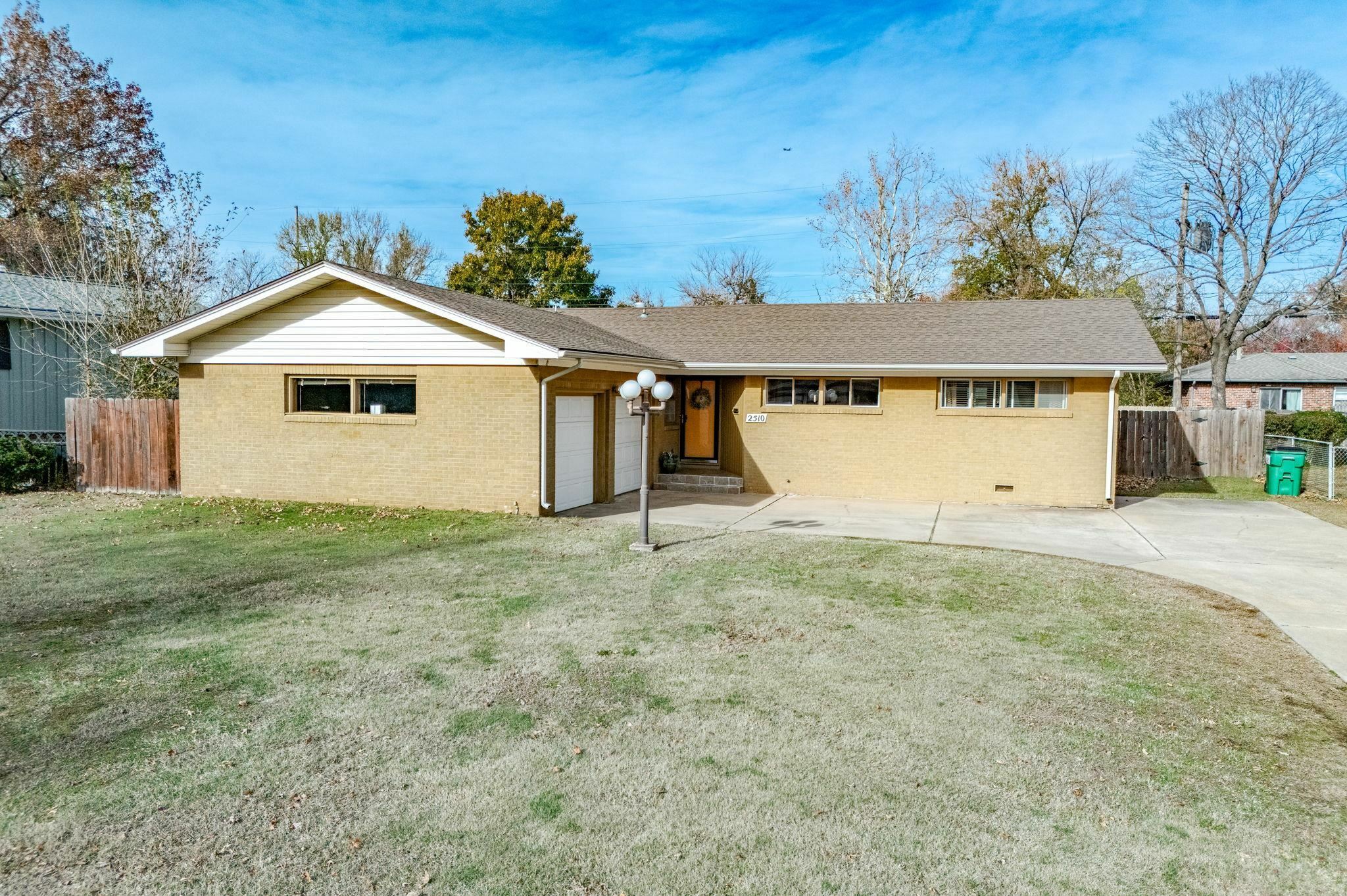 Property Photo:  2510 W Wilson Dr  KS 67204 