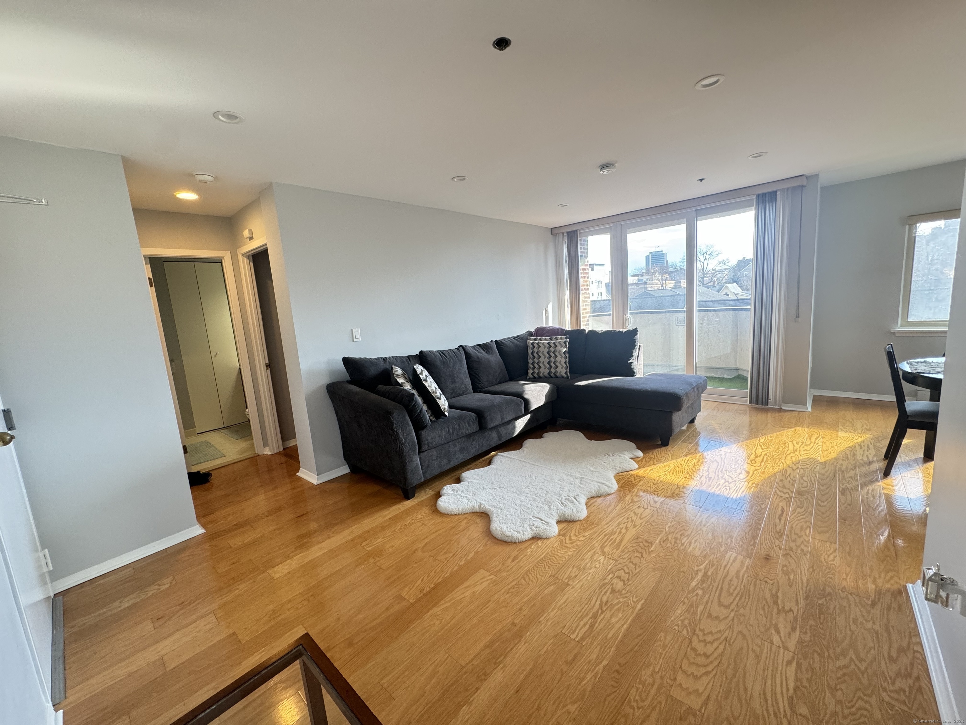 Property Photo:  1611 Washington Boulevard 302  CT 06901 