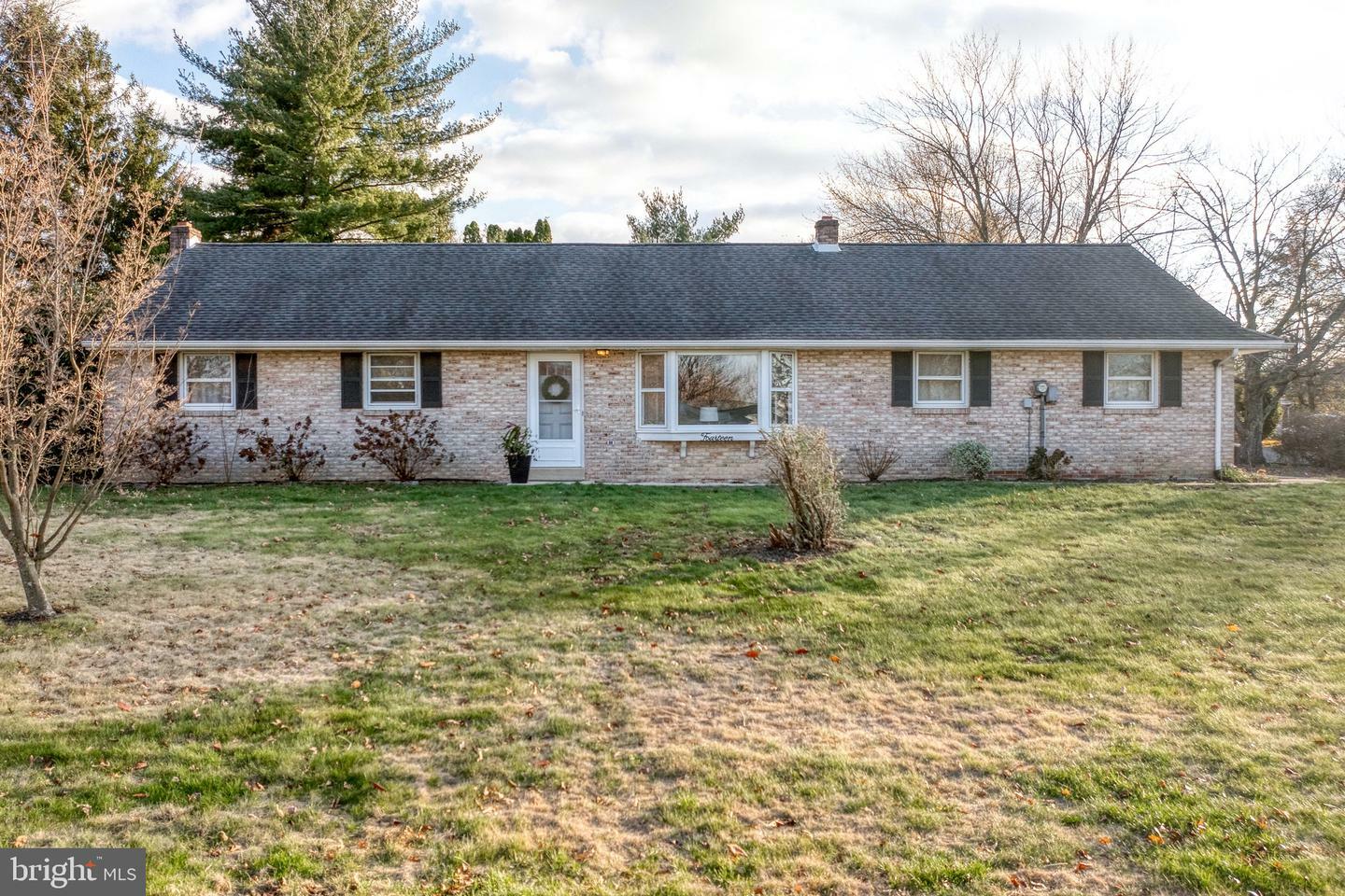 Property Photo:  14 Snyder Hill Road  PA 17543 